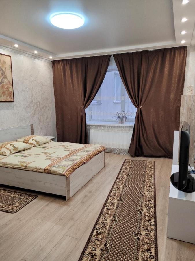 Апартаменты По Панаса Мирного. Khmelʼnytsʼkyy Extérieur photo